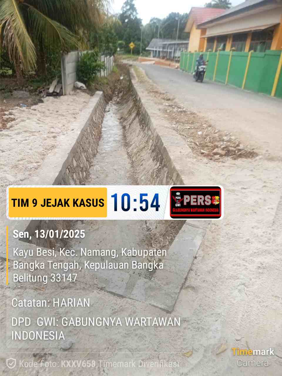 Edyy Kurnia, Selaku PNS Diduga Kerjakan Proyek Boxcolve, Terkait Beli Boxcolve, Pasir, Semen, Dan Batu Gunung Gaji Dikonfirmasi Bungkam. 